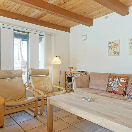 Vakantiehuis Three-bedroom Holiday In Nexo 2 Balke