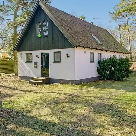 Vakantiehuis Three-bedroom Holiday In Nexo 2